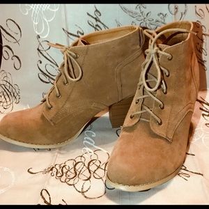 Wet Seal Sueded Low Shaft Booties Tan sz 10